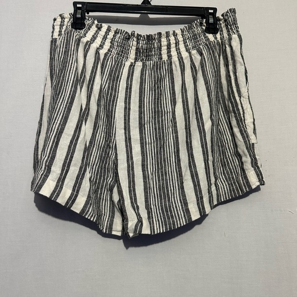 Time and Tru Gray and White Striped Linen Cargo Shorts Large - Picture 3 of 5